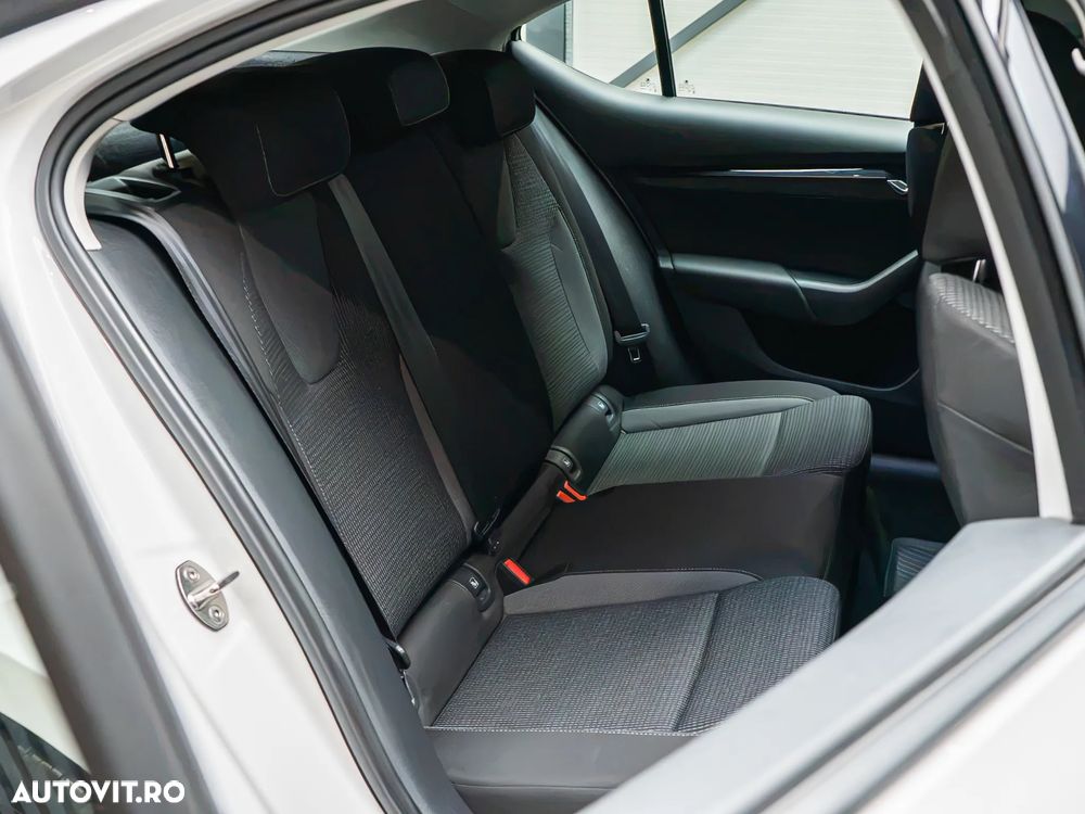 Skoda Octavia 2.0 TDI DSG Ambition - 25