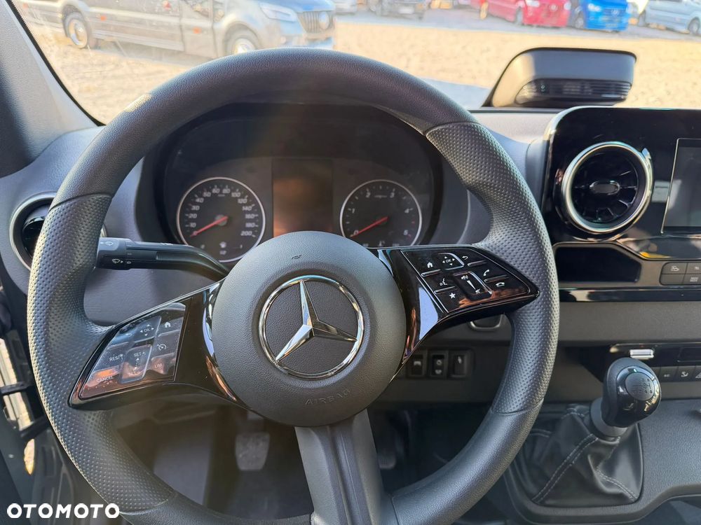 Mercedes-Benz Sprinter 519 - 18