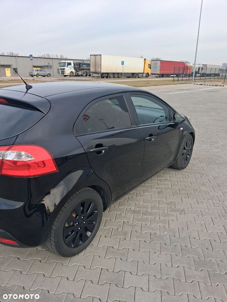 Kia Rio 1.2 L - 2