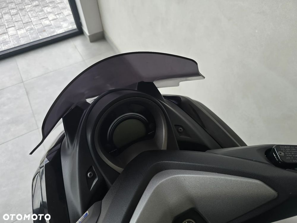 Yamaha NMAX - 19
