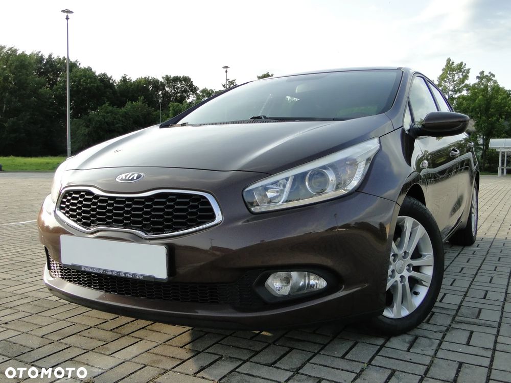 Kia Ceed - 33