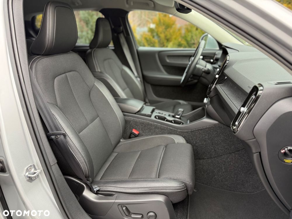 Volvo XC 40 D3 AWD Momentum Pro - 11