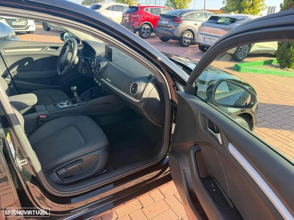 Audi A3 Limousine 30 TDI Design - 25