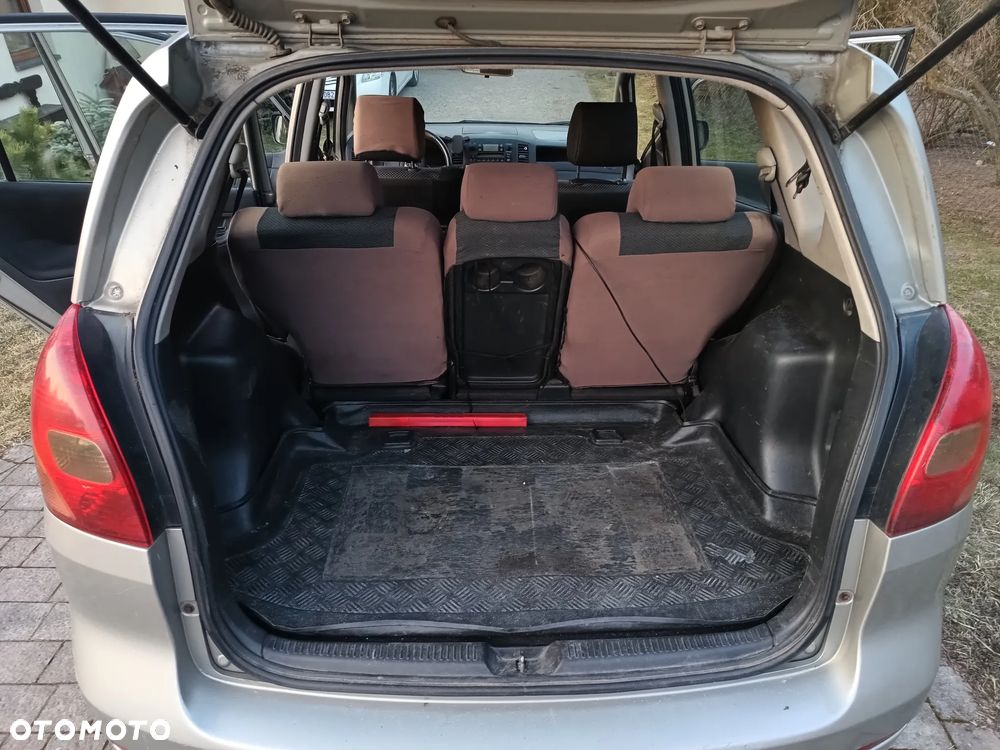 Toyota Corolla Verso - 12