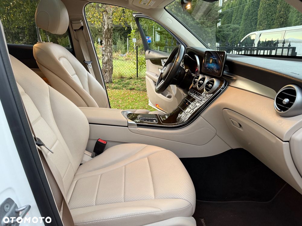 Mercedes-Benz GLC 300 4Matic 9G-TRONIC - 22