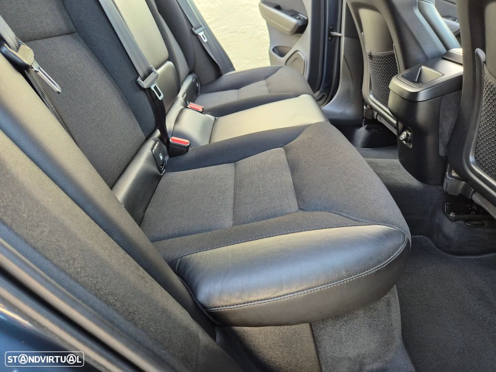 Volvo XC 60 2.0 D4 Momentum Plus - 42