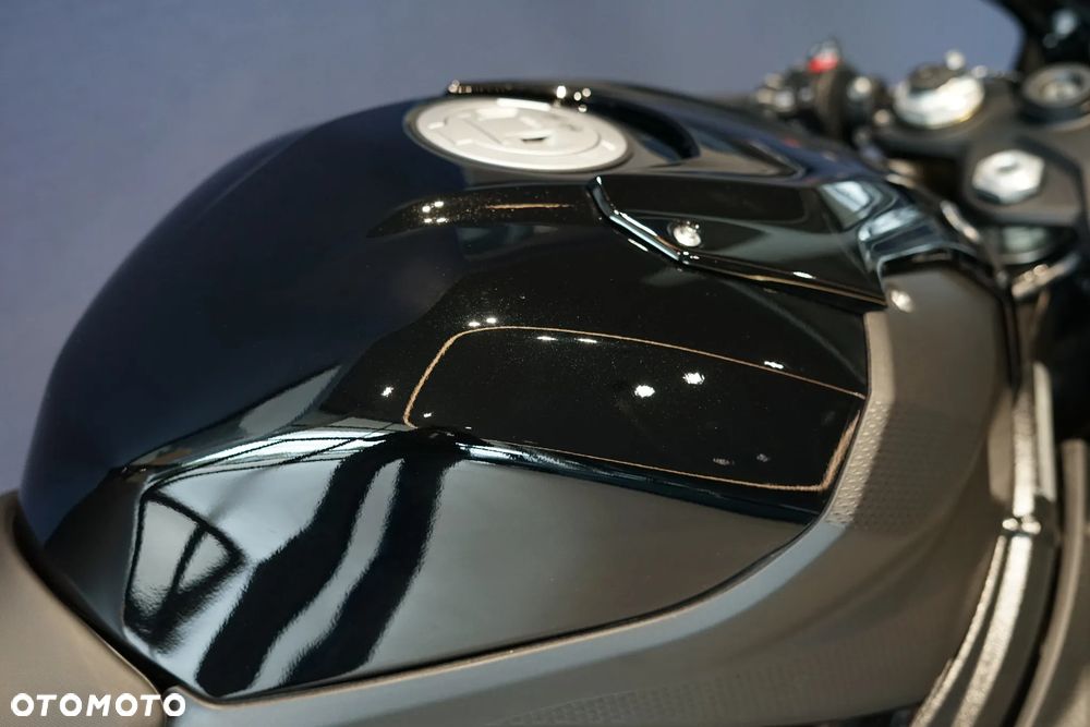 BMW S - 16
