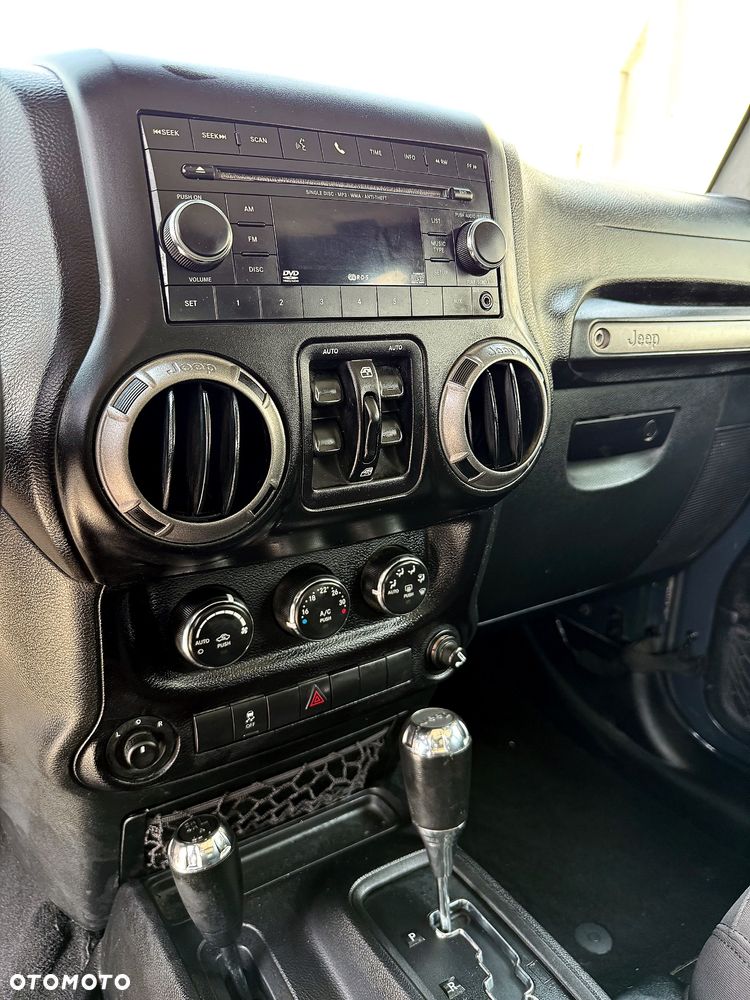 Jeep Wrangler Unlimited Hard-Top 3.6 Automatik X - 33