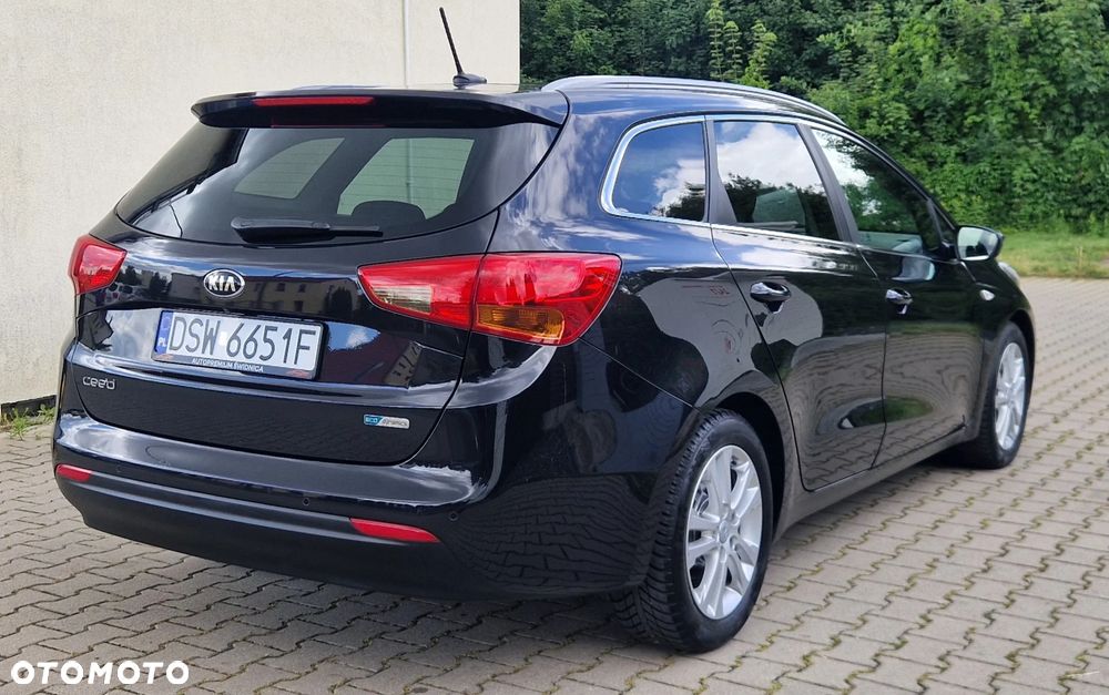 Kia Ceed 1.6 GDI Dream Team Edition - 10
