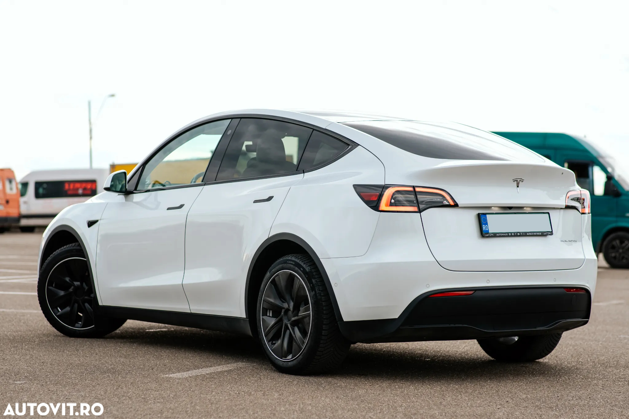 Tesla Model Y Long Range Dual Motor AWD - 21