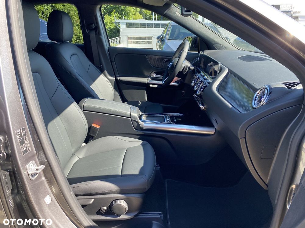 Mercedes-Benz GLA - 24