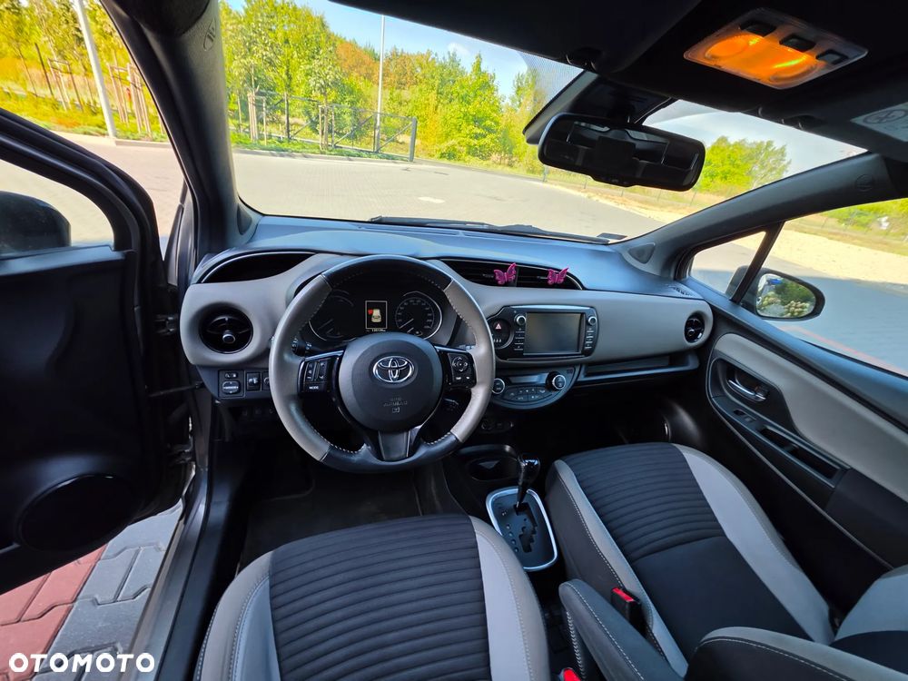 Toyota Yaris Hybrid 100 Selection Pure - 17