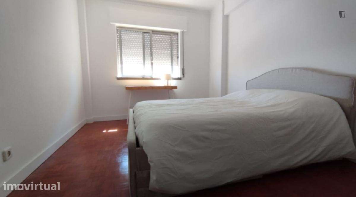 Quarto - localizado em Linda-a-Velha Lisbon - Grande imagem: 3/7
