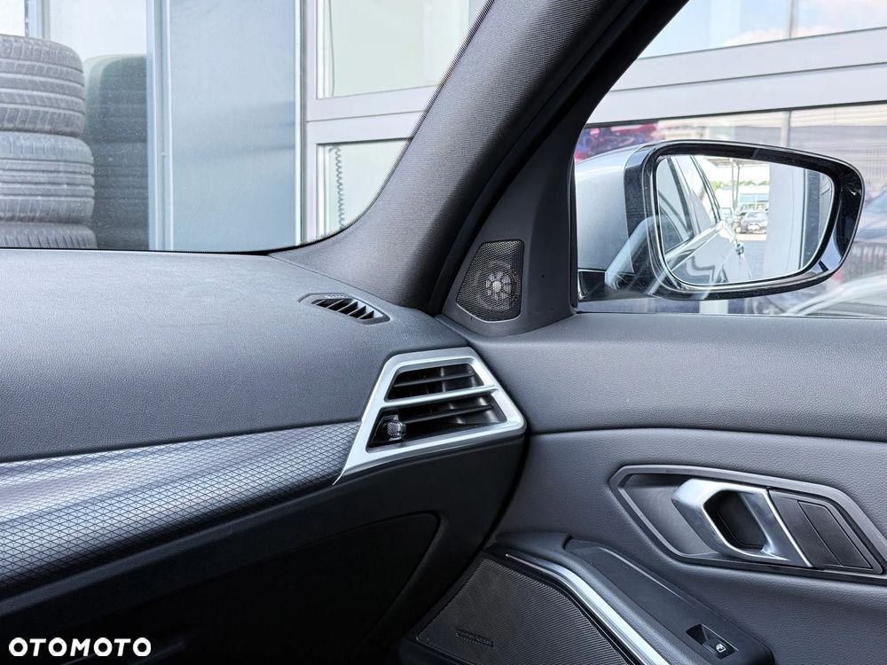 BMW Seria 3 320d xDrive M Sport - 21
