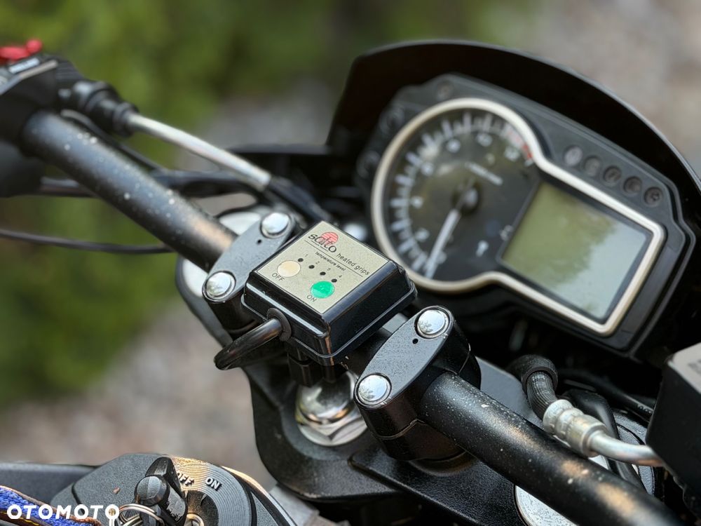 Suzuki GSR - 26