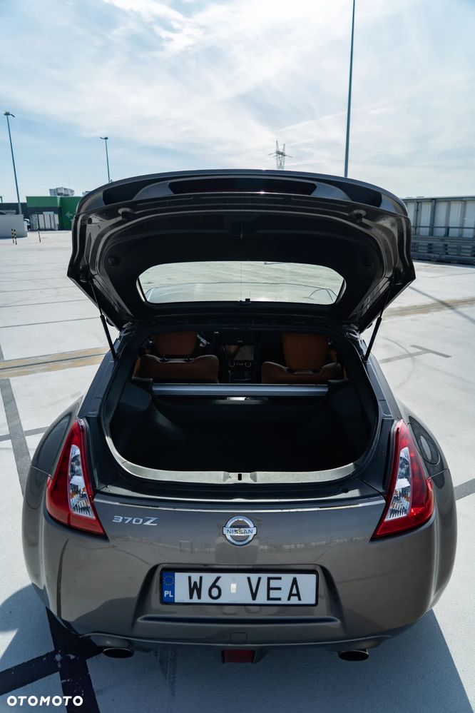 Nissan 370 Z - 16