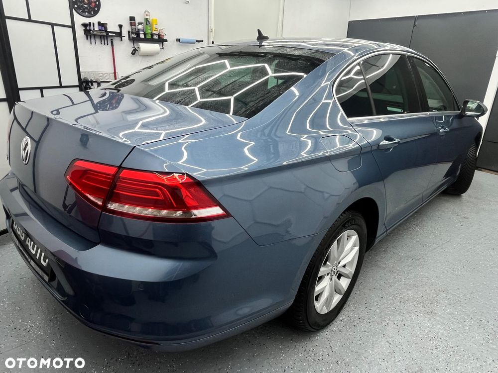 Volkswagen Passat - 17