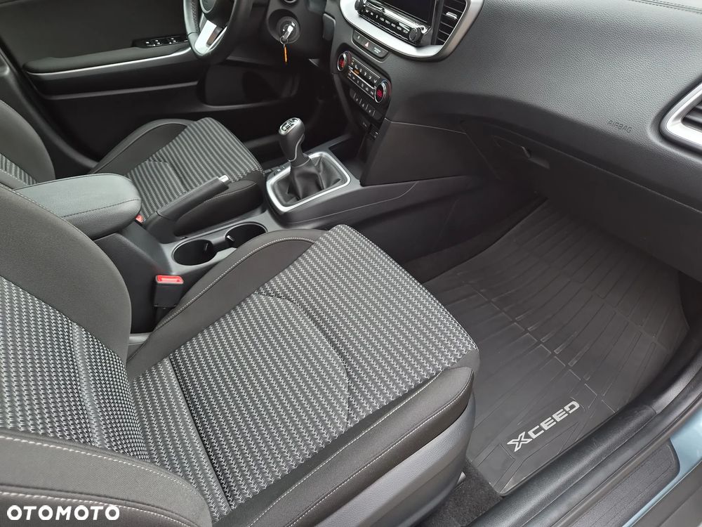 Kia XCeed 1.5 T-GDI M - 25