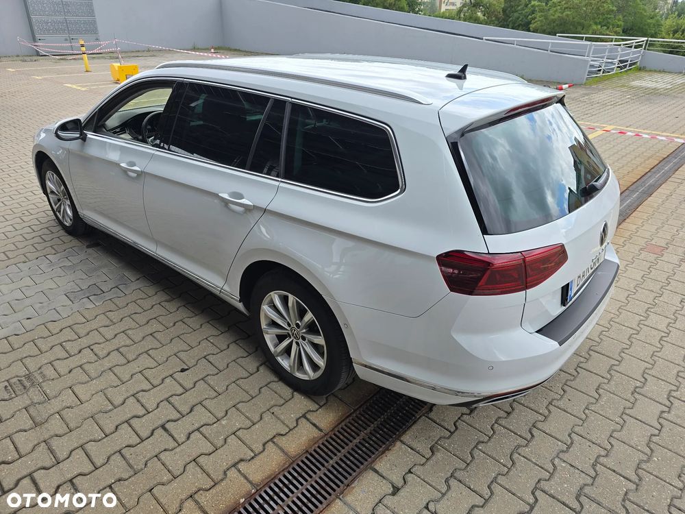 Volkswagen Passat 2.0 TDI SCR DSG 4Motion Elegance - 9
