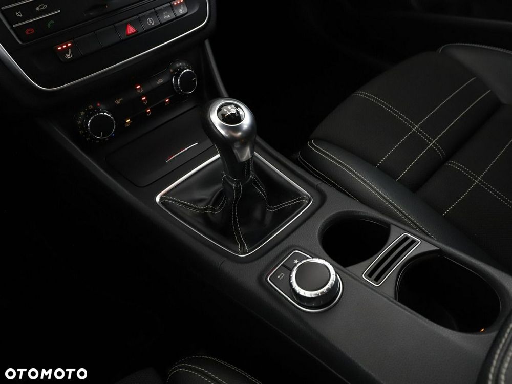 Mercedes-Benz CLA 180 Urban - 27