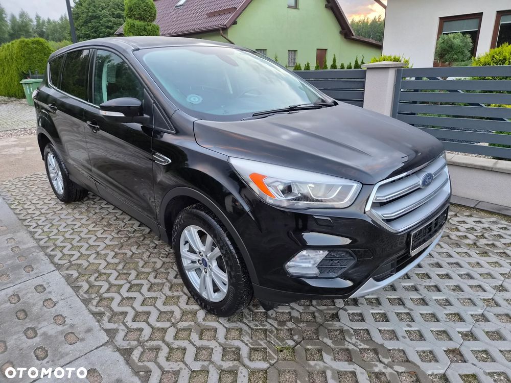 Ford Kuga 1.5 EcoBoost 2x4 Titanium - 3