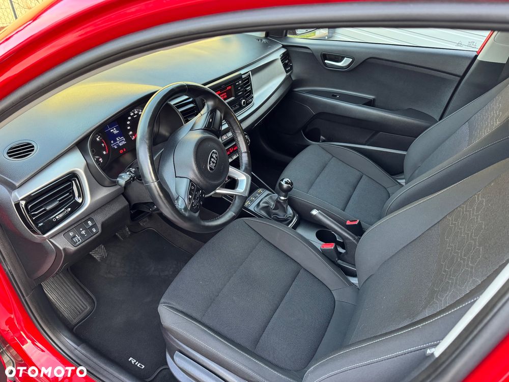 Kia Rio 1.2 Dream Team Edition - 36