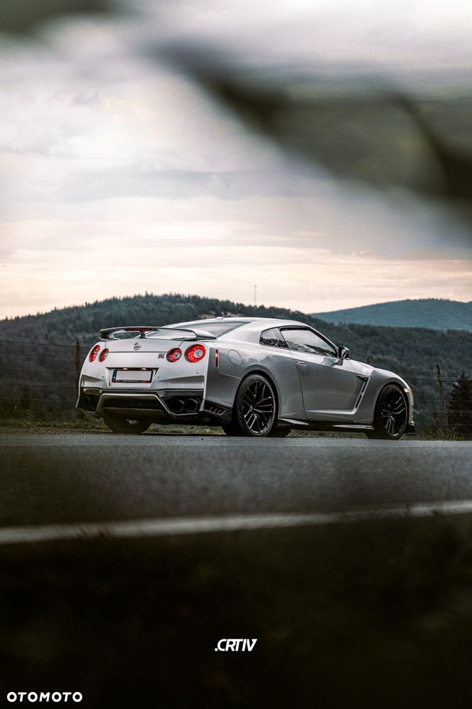 Nissan GT-R - 1