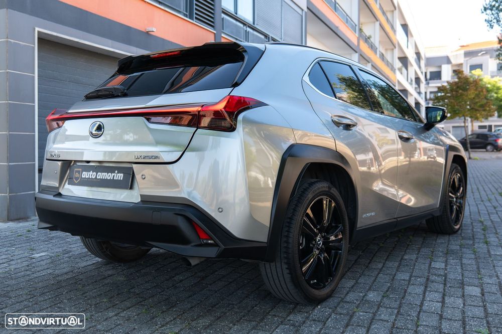 Lexus UX Special Edition (LCA) — fotografia 13