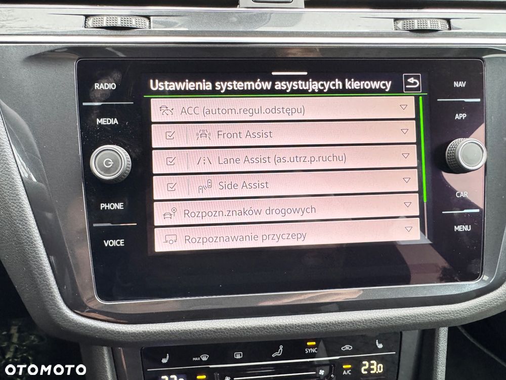 Volkswagen Tiguan 2.0 TDI SCR 4MotION DSG R-Line - 24