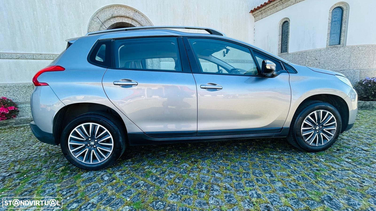 Peugeot 2008 1.2 PureTech Allure - 6
