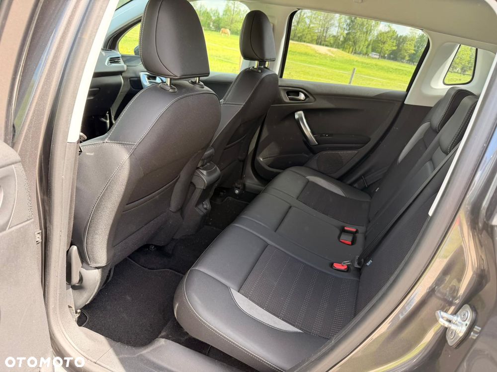 Peugeot 2008 1.2 Pure Tech Style S&S EAT6 - 26