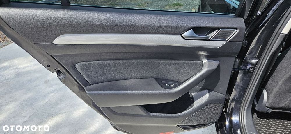Volkswagen Passat Variant 2.0 TSI Business DSG - 32