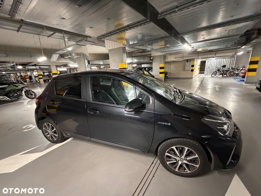 Toyota Yaris Hybrid 100 Premium - 8