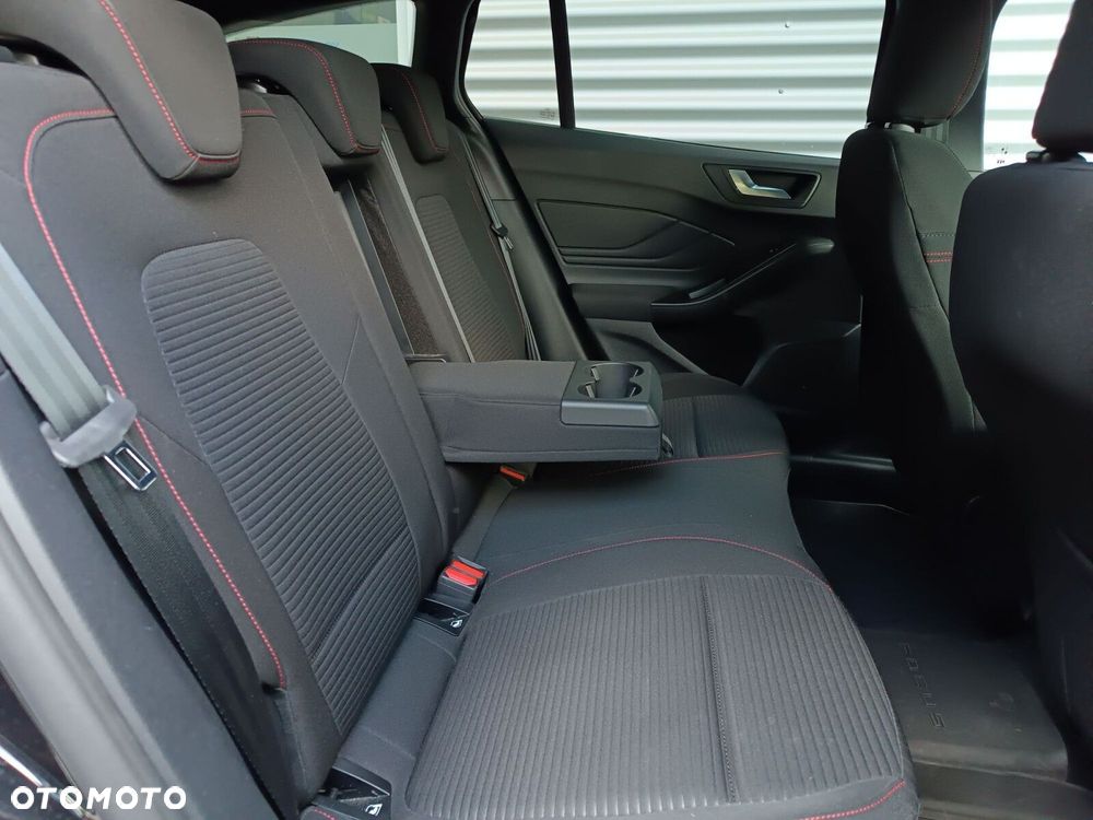 Ford Focus 1.0 EcoBoost mHEV ST-Line X - 30