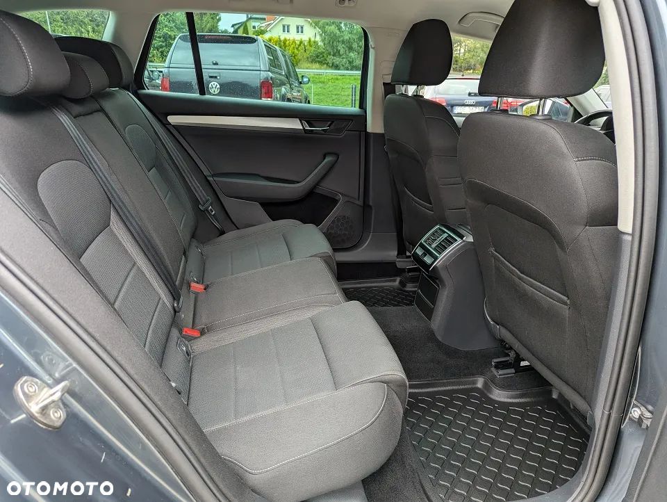 Skoda Superb 2.0 TDI DSG Ambition - 28