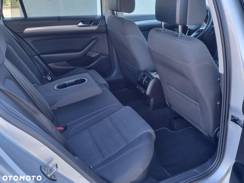 Volkswagen Passat - 13