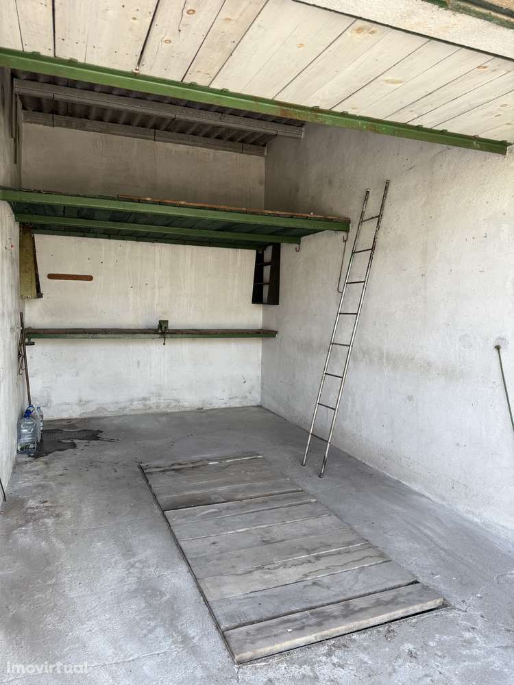 Vende-se garagem no Alto-do-Seixalinho - Grande imagem: 3/5