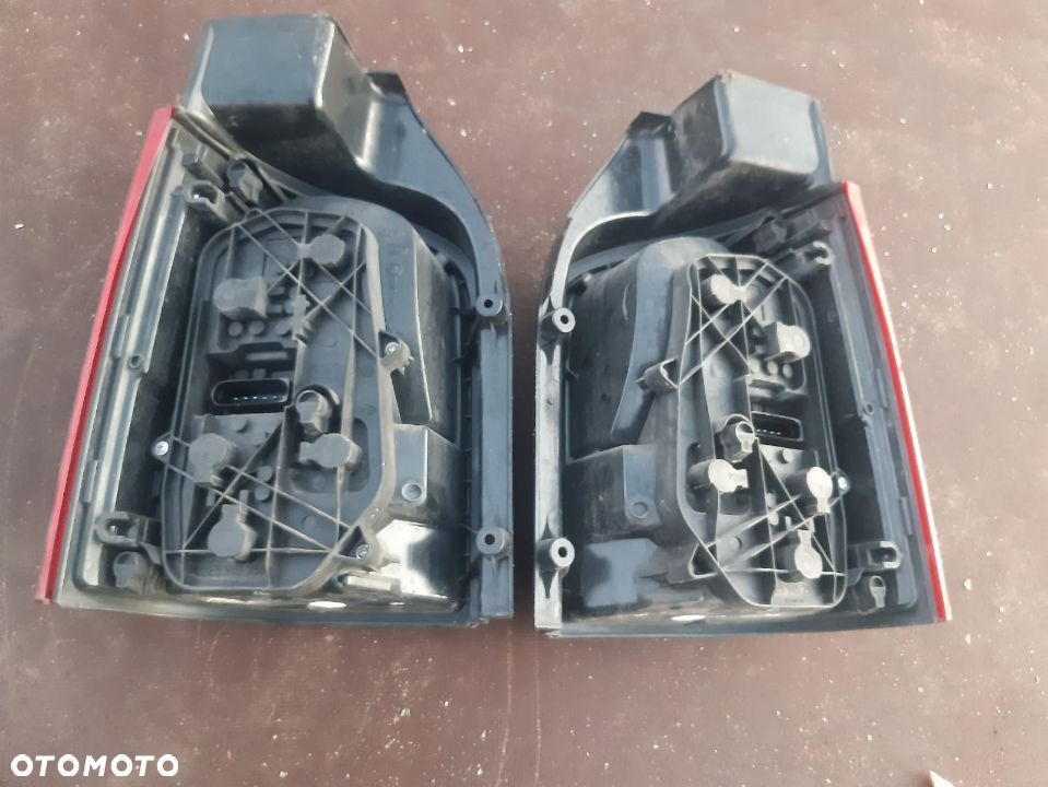 Lampy tyŁ VW T5 09-15 dymione pod klapę - 3