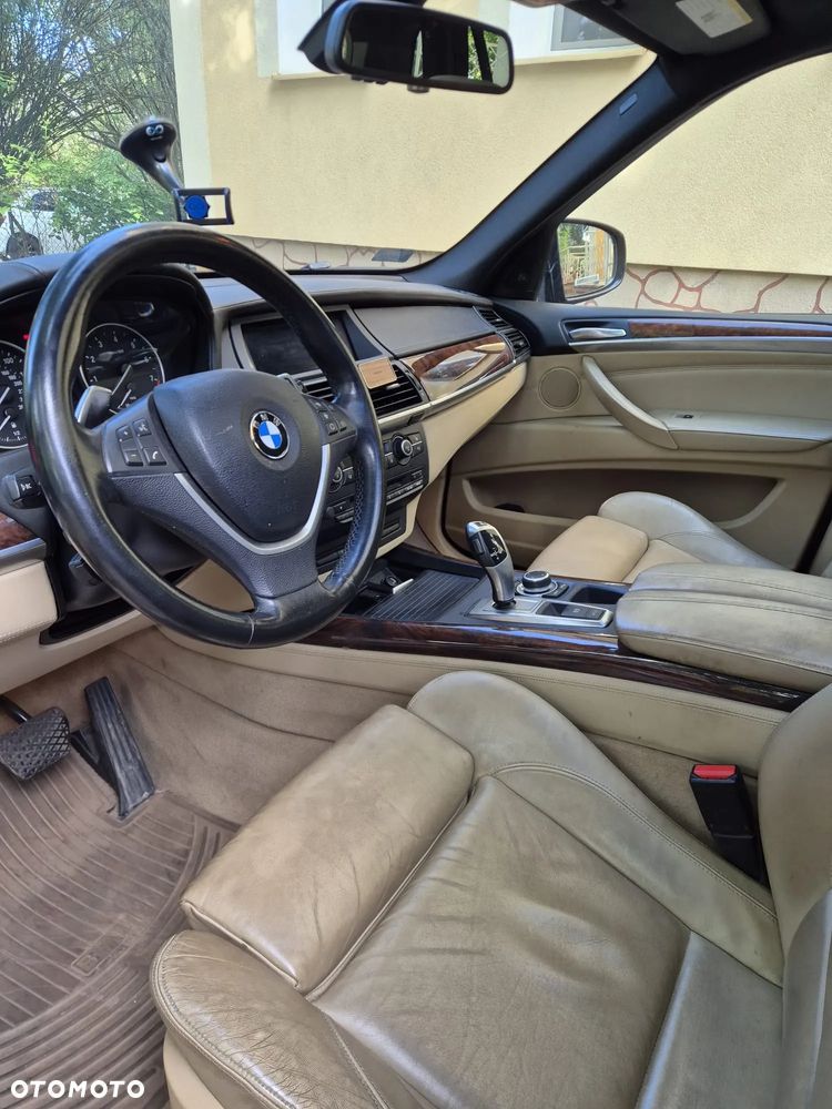 BMW X5 5.0i xDrive - 22