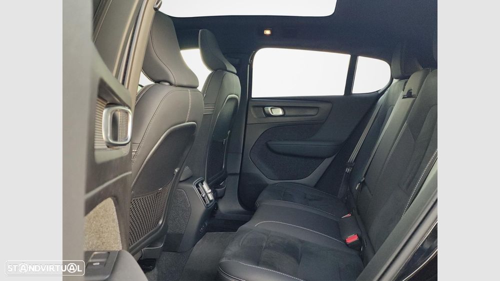 Volvo EC40 82 kWh Twin Motor Performance Black Edition - 17