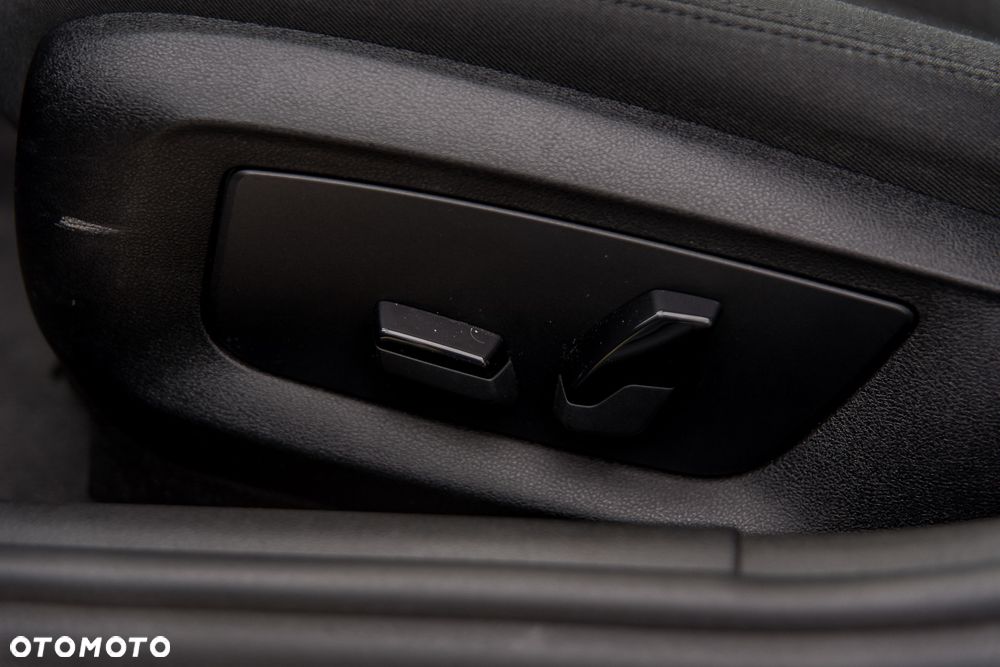 BMW Seria 5 525d - 33