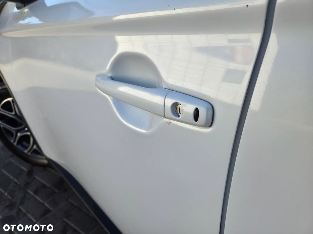 Mitsubishi Outlander 2.2 DI-D 4WD Automatik Diamant Edition - 24