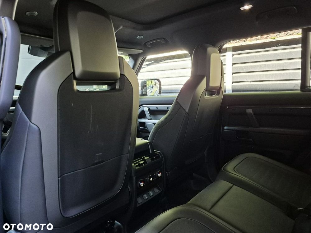 Land Rover Defender 110 P635 OCTA - 23