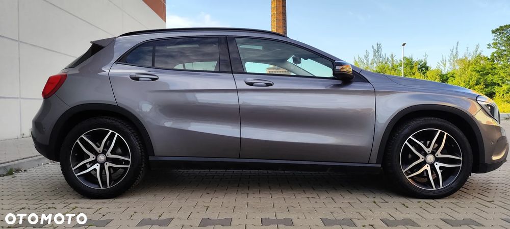 Mercedes-Benz GLA - 2