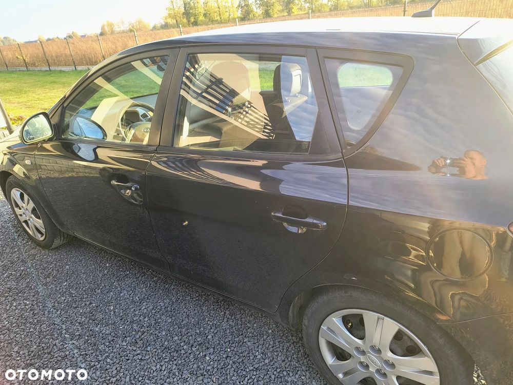 Kia Ceed 2007 photo 2