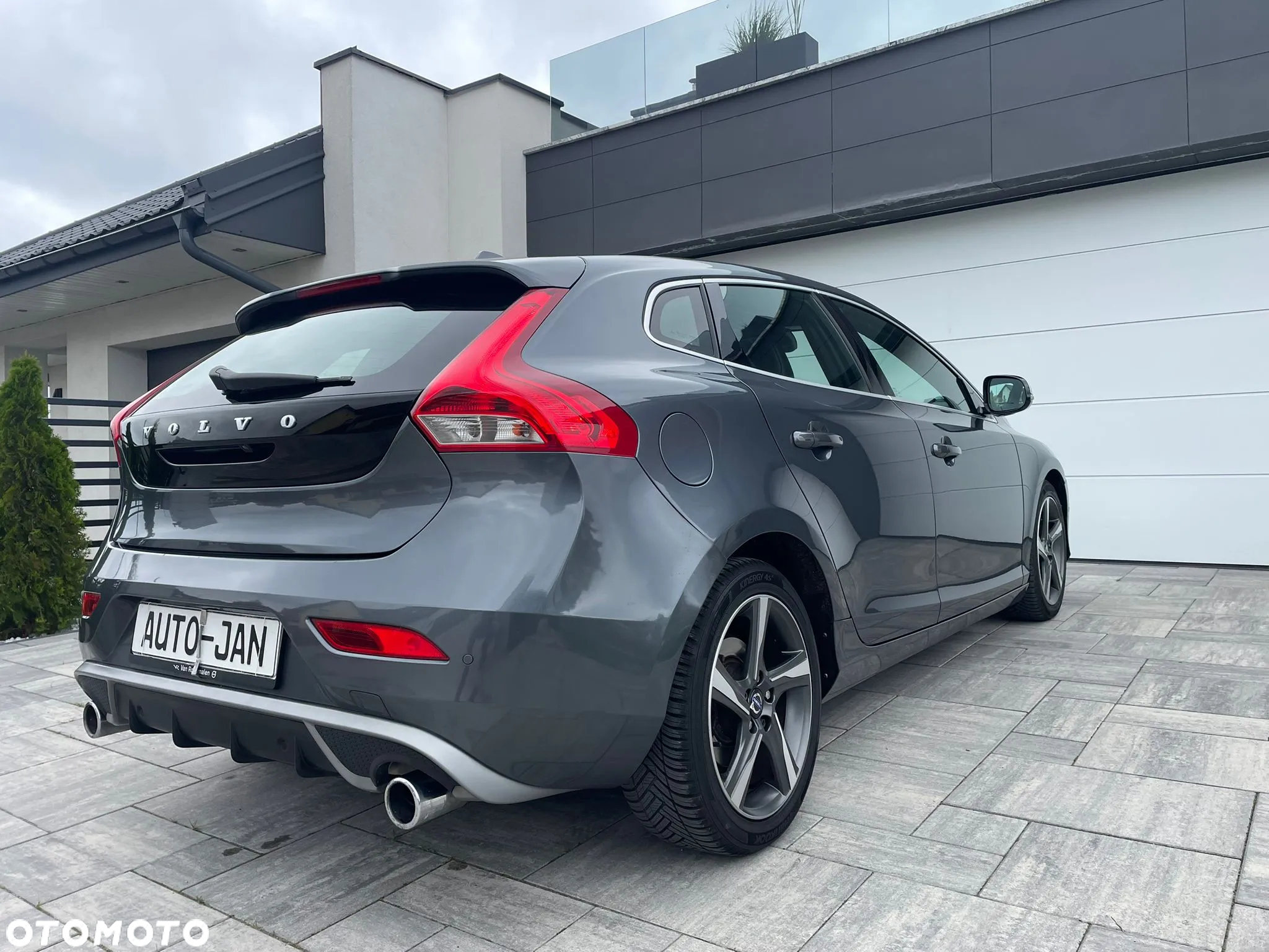Volvo V40 D2 R-Design - 5