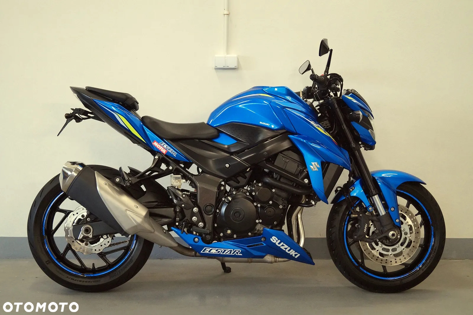 Suzuki GSX - 6