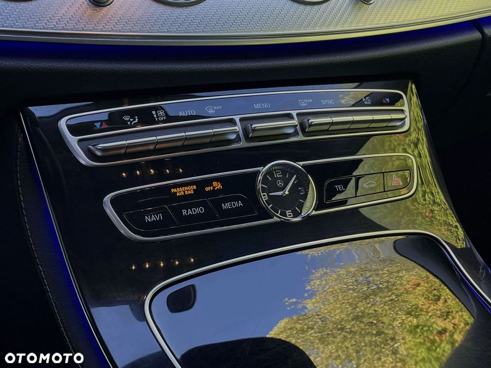 Mercedes-Benz Klasa E 220 d 4-Matic 9G-TRONIC - 31