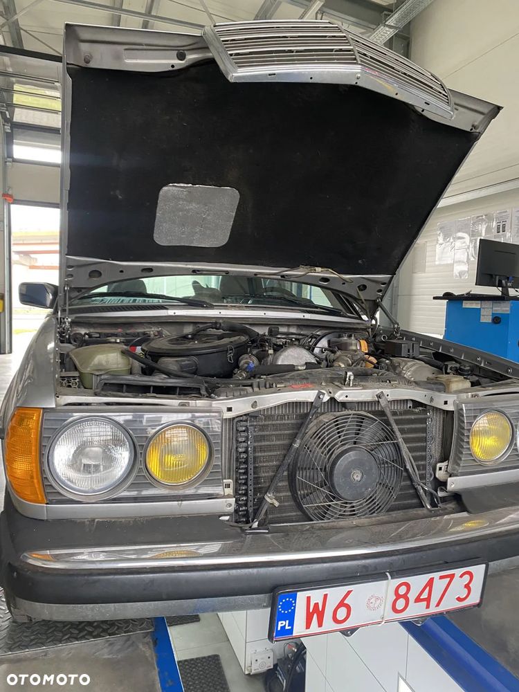 Mercedes-Benz W123 - 15