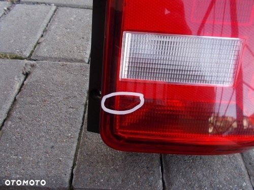 VW T5 LIFT 2009-2015 DRZWI PRAWA TYLNA LAMPA ORYGINAŁ - 4